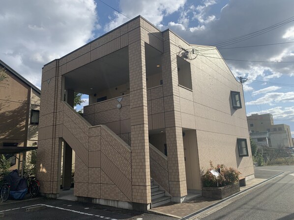 フルハウスA棟の物件外観写真